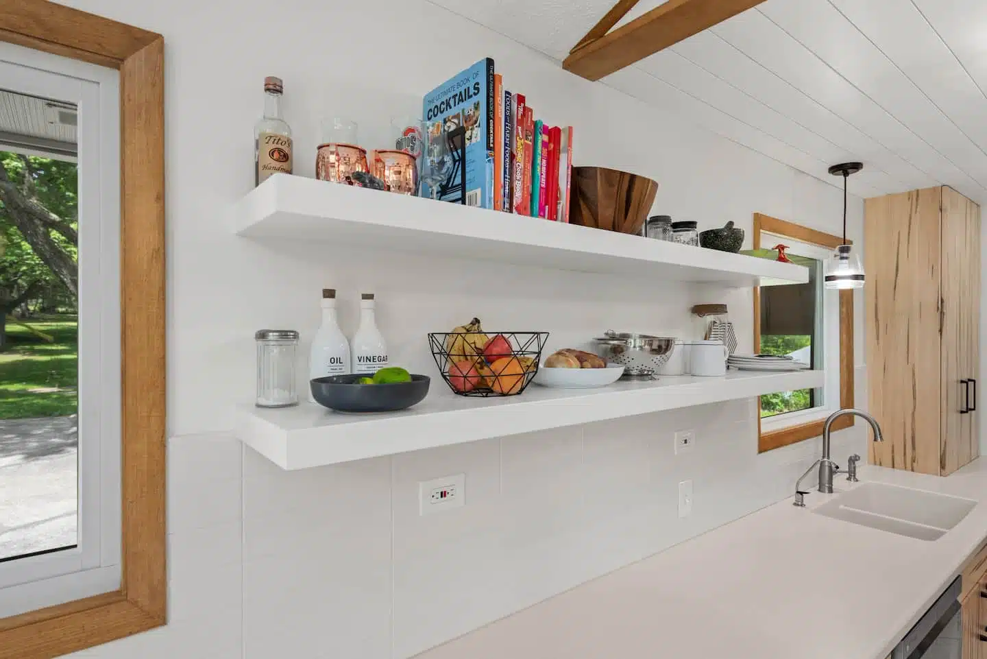 White kitchen backsplash