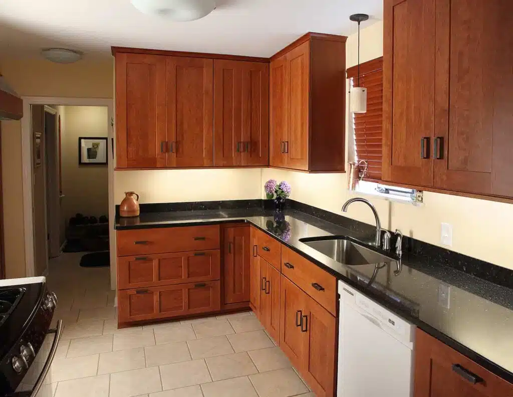 Kitchen cabinets extended to the ceiling with crown molding