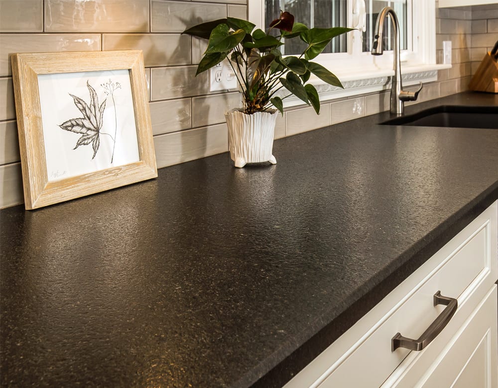 Kitchen with San Benedicto granite countertops