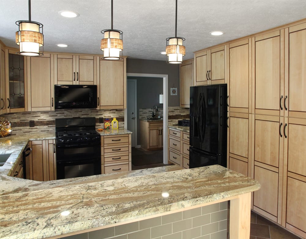 Kitchen with Neptune Bordeaux granite countertops