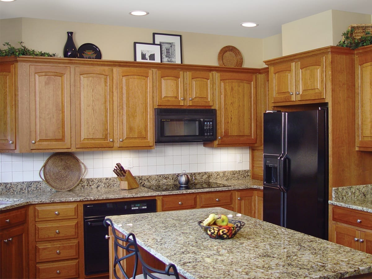 Traditional wood store kitchen cabinets