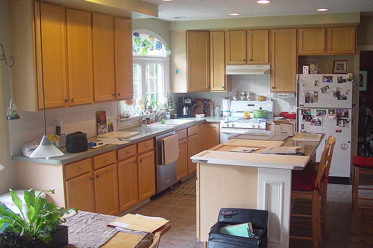 a picture of an old brown kitchen in Copley Ohio, before kitchen refacing