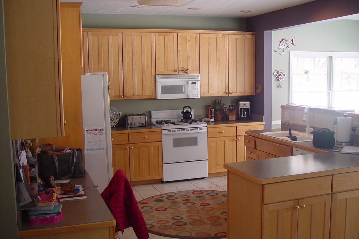 a picture of an old brown wooden kitchen in Parma before kitchen refacing