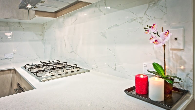 Modern white kitchen backsplash